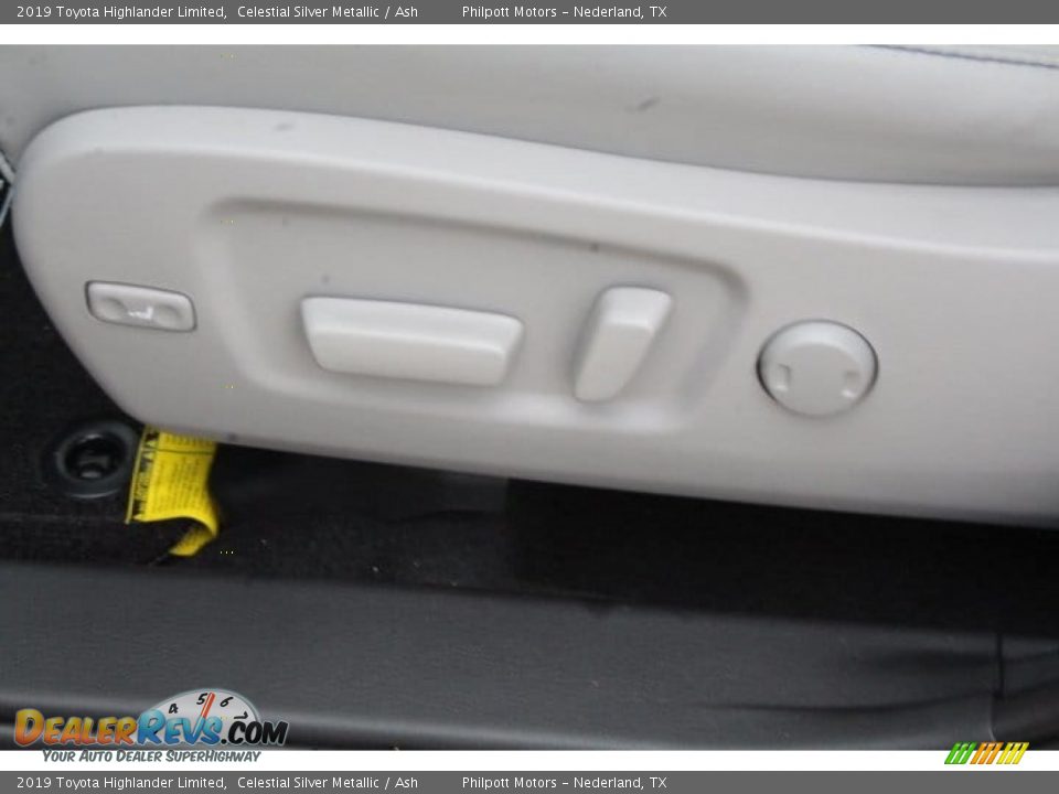 2019 Toyota Highlander Limited Celestial Silver Metallic / Ash Photo #11