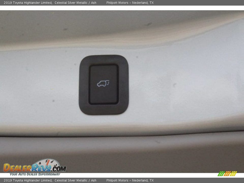 2019 Toyota Highlander Limited Celestial Silver Metallic / Ash Photo #25