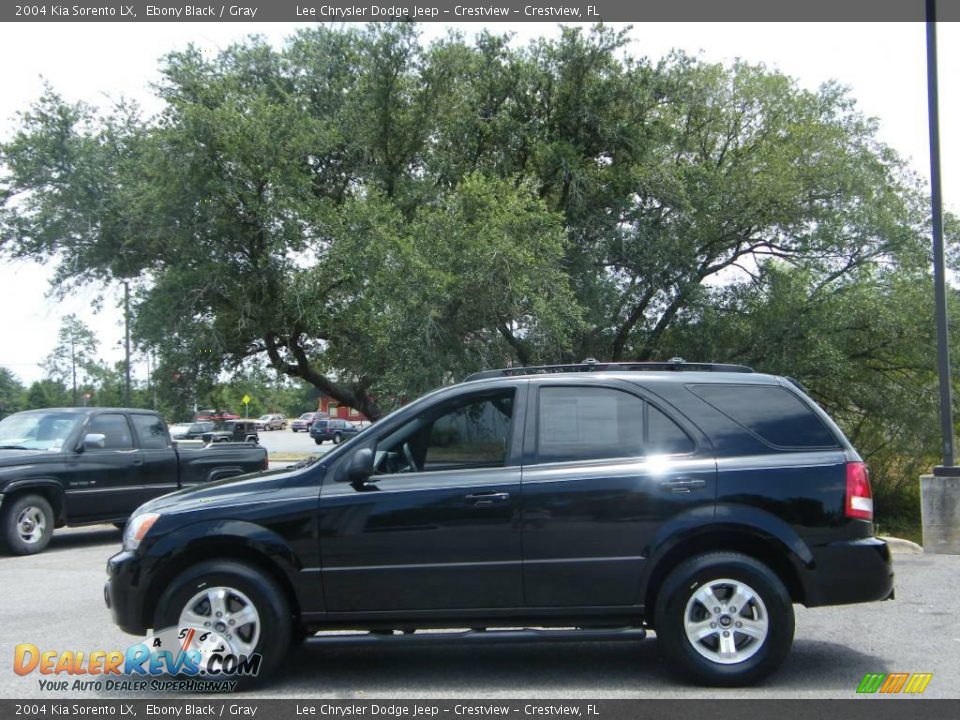 2004 Kia Sorento LX Ebony Black / Gray Photo #2