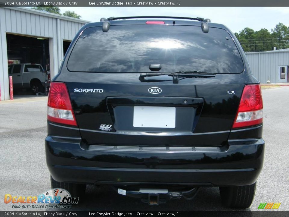 2004 Kia Sorento LX Ebony Black / Gray Photo #4