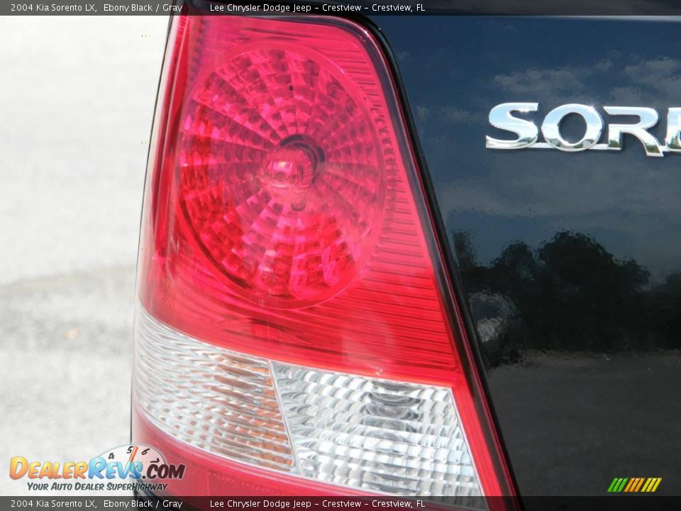 2004 Kia Sorento LX Ebony Black / Gray Photo #10