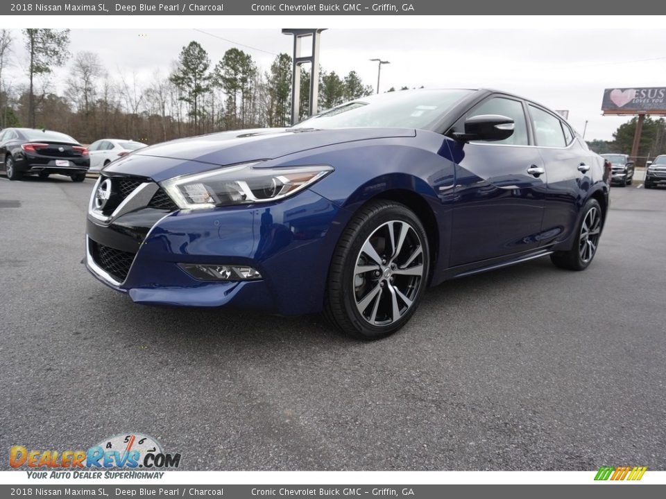 Front 3/4 View of 2018 Nissan Maxima SL Photo #3