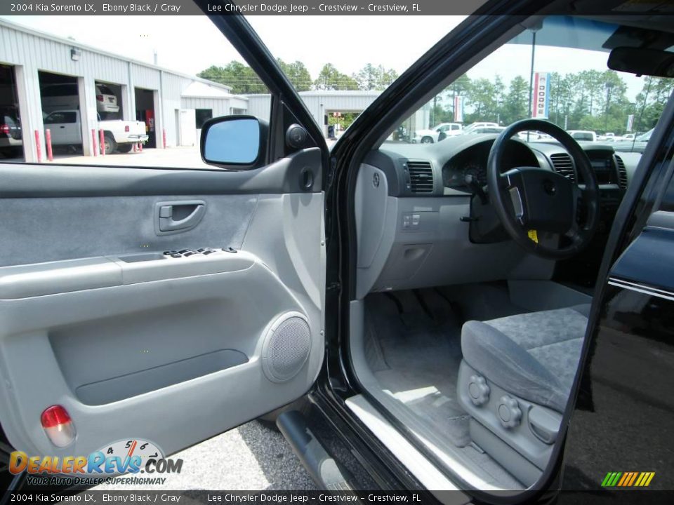 2004 Kia Sorento LX Ebony Black / Gray Photo #13