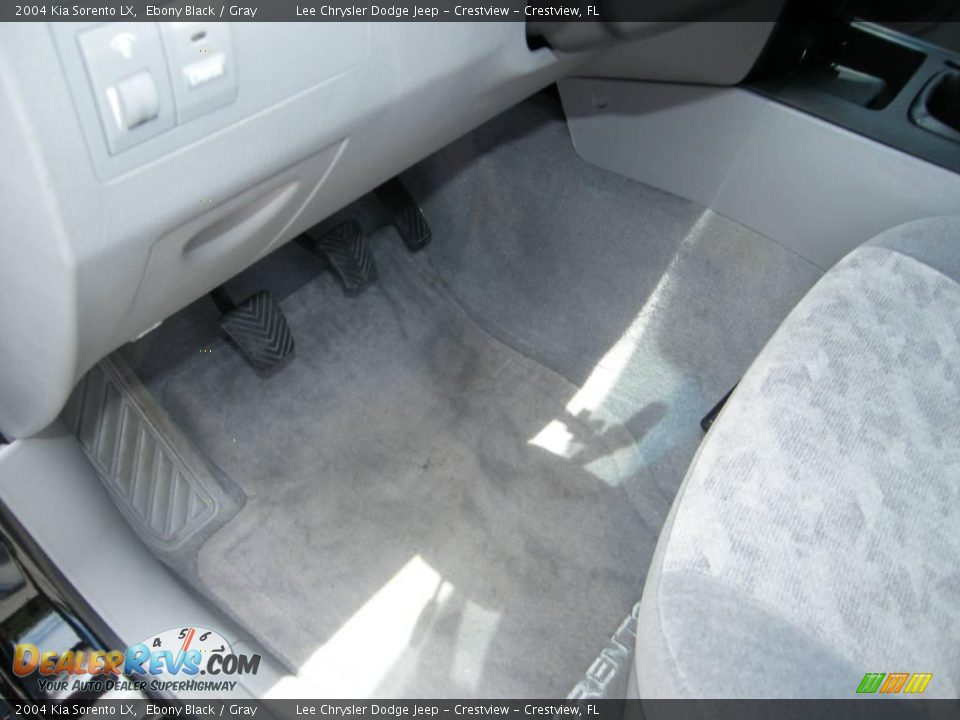 2004 Kia Sorento LX Ebony Black / Gray Photo #16