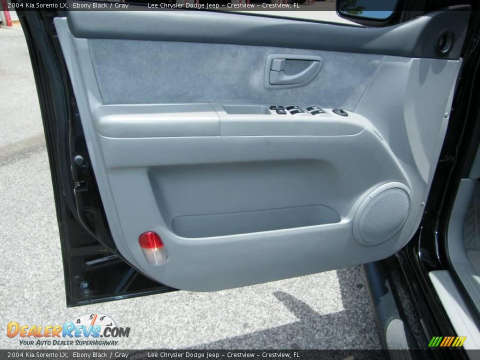 2004 Kia Sorento LX Ebony Black / Gray Photo #17