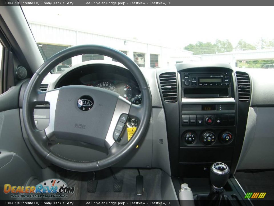 2004 Kia Sorento LX Ebony Black / Gray Photo #18