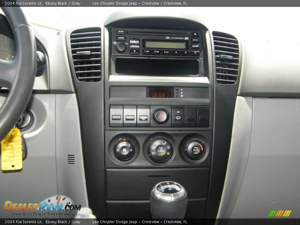 2004 Kia Sorento LX Ebony Black / Gray Photo #20