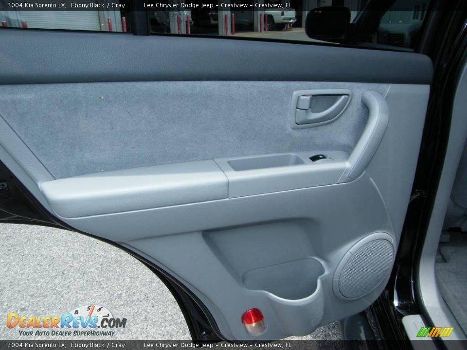 2004 Kia Sorento LX Ebony Black / Gray Photo #23