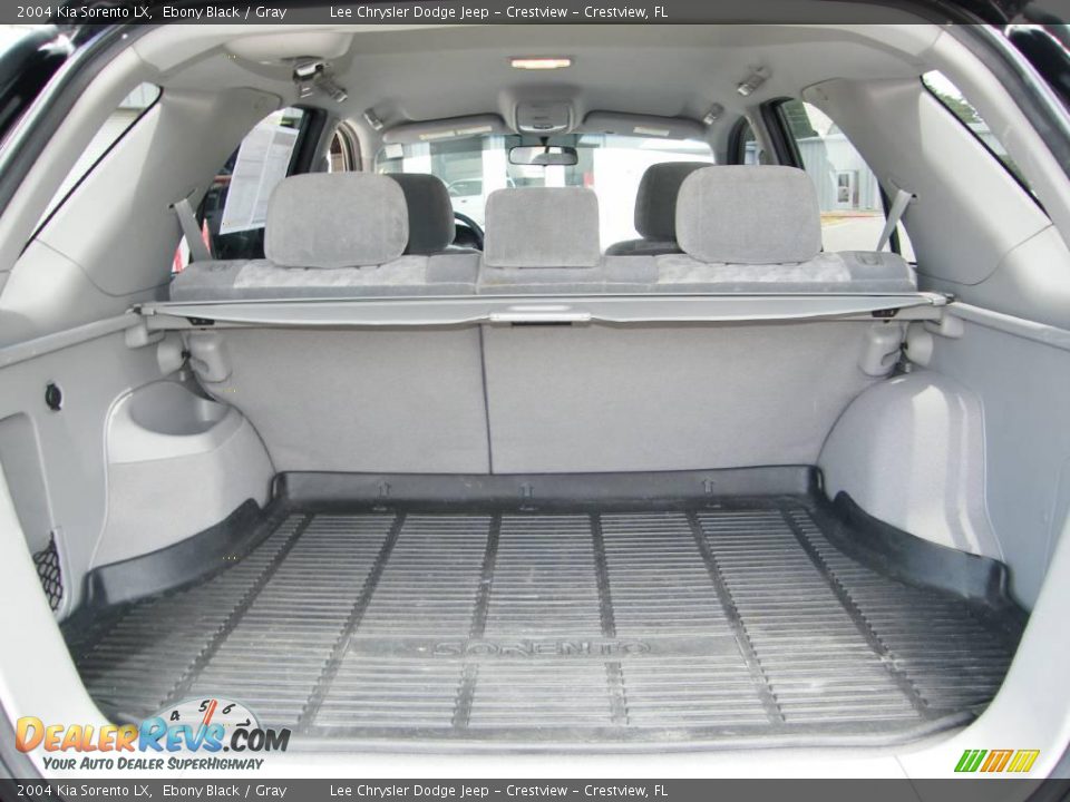 2004 Kia Sorento LX Ebony Black / Gray Photo #24