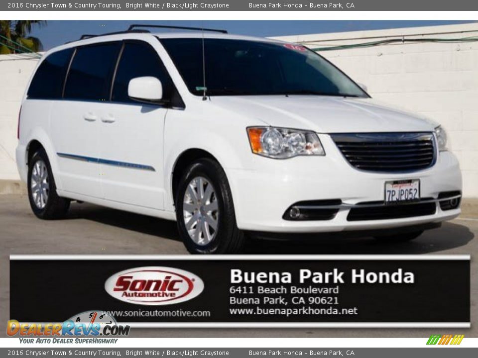 2016 Chrysler Town & Country Touring Bright White / Black/Light Graystone Photo #1