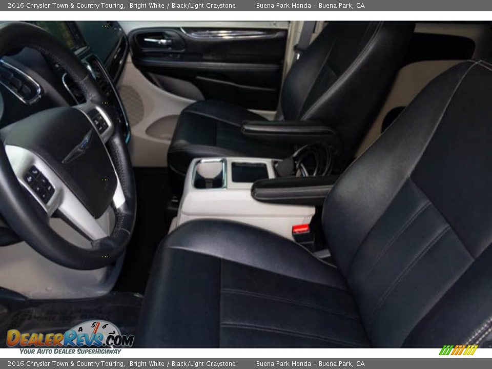 2016 Chrysler Town & Country Touring Bright White / Black/Light Graystone Photo #3
