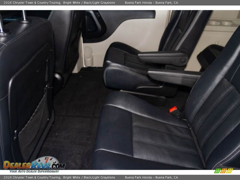 2016 Chrysler Town & Country Touring Bright White / Black/Light Graystone Photo #4