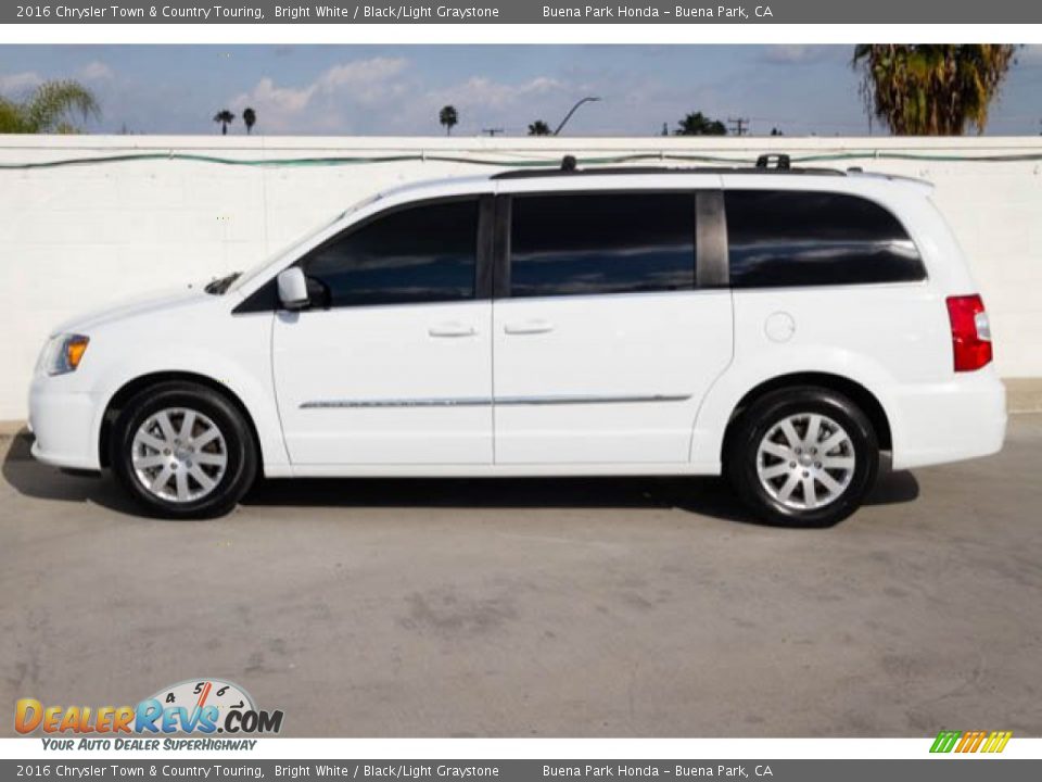 2016 Chrysler Town & Country Touring Bright White / Black/Light Graystone Photo #11