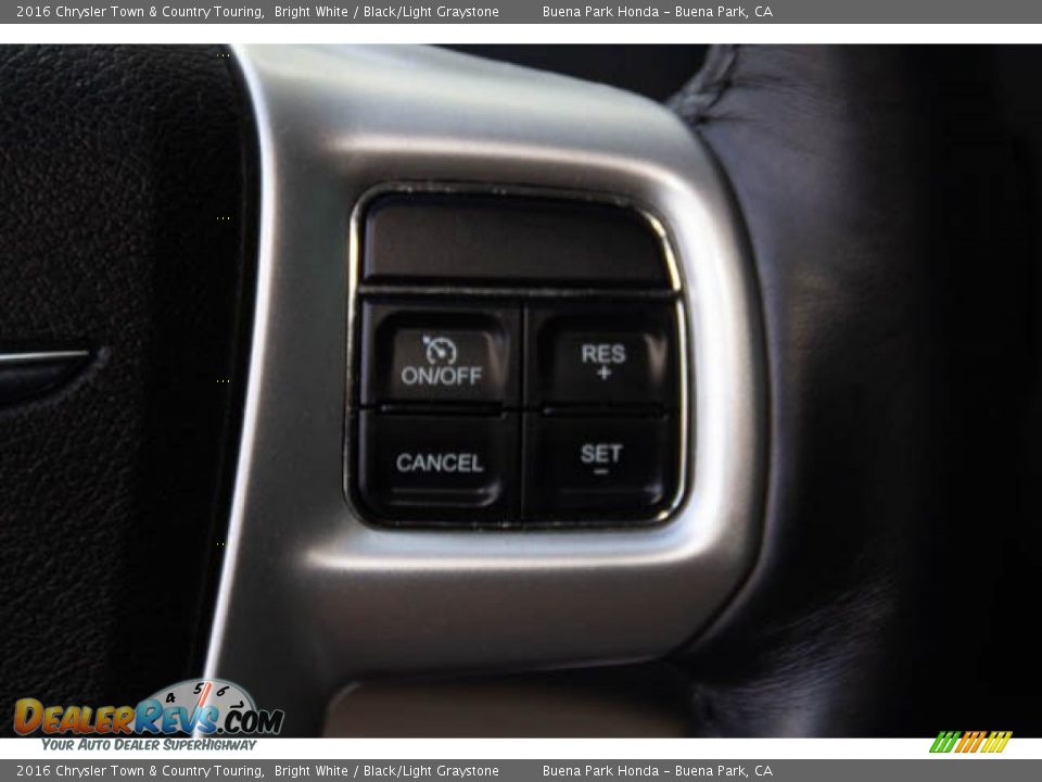 2016 Chrysler Town & Country Touring Bright White / Black/Light Graystone Photo #14