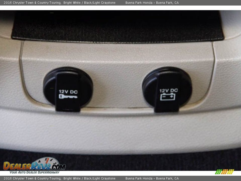2016 Chrysler Town & Country Touring Bright White / Black/Light Graystone Photo #15