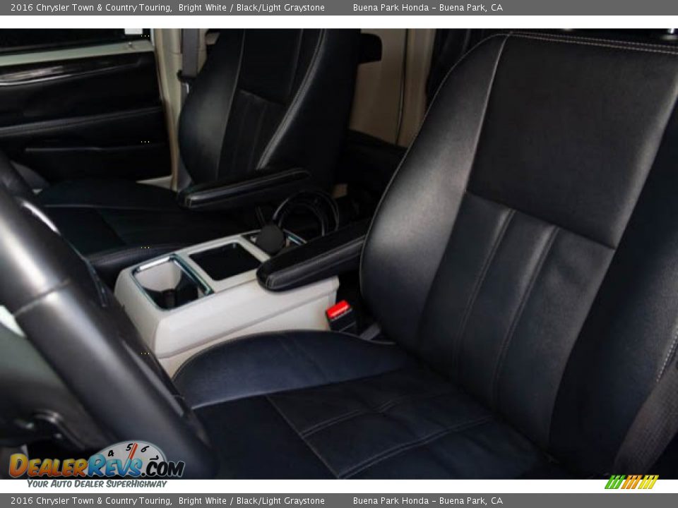 2016 Chrysler Town & Country Touring Bright White / Black/Light Graystone Photo #16