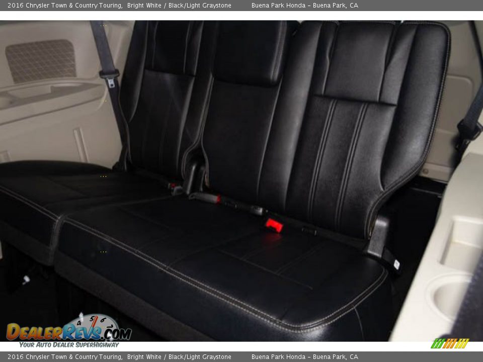 2016 Chrysler Town & Country Touring Bright White / Black/Light Graystone Photo #18