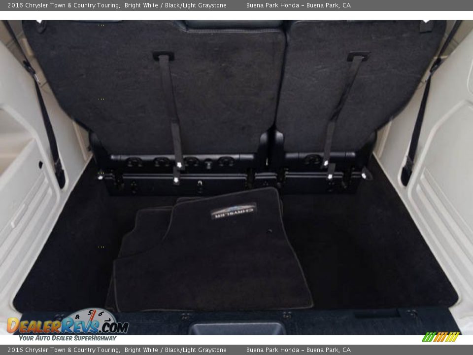 2016 Chrysler Town & Country Touring Bright White / Black/Light Graystone Photo #19