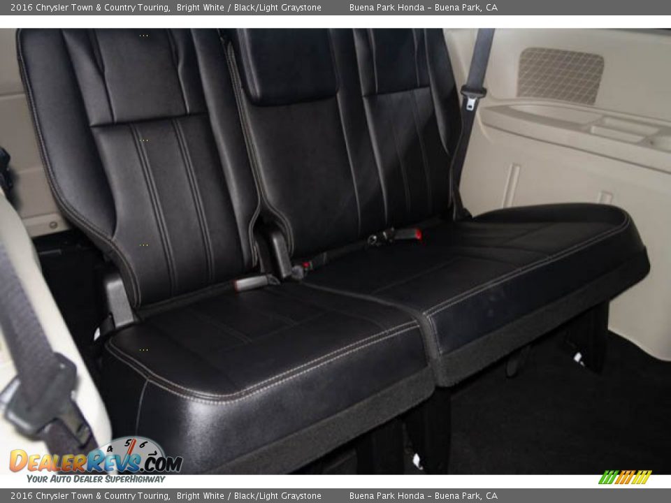 2016 Chrysler Town & Country Touring Bright White / Black/Light Graystone Photo #20