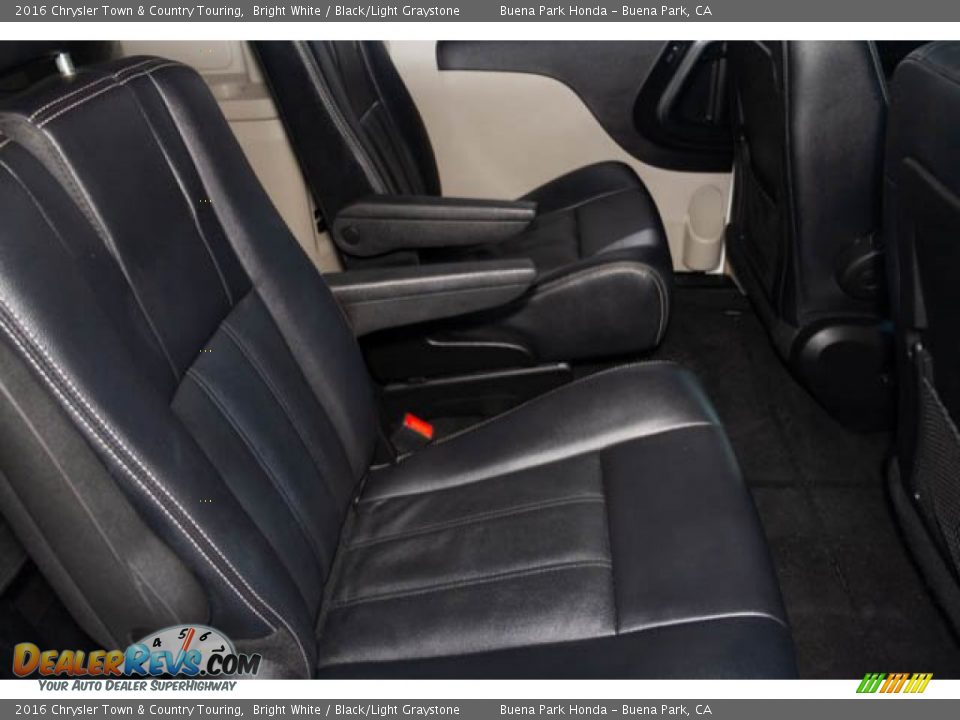 2016 Chrysler Town & Country Touring Bright White / Black/Light Graystone Photo #21