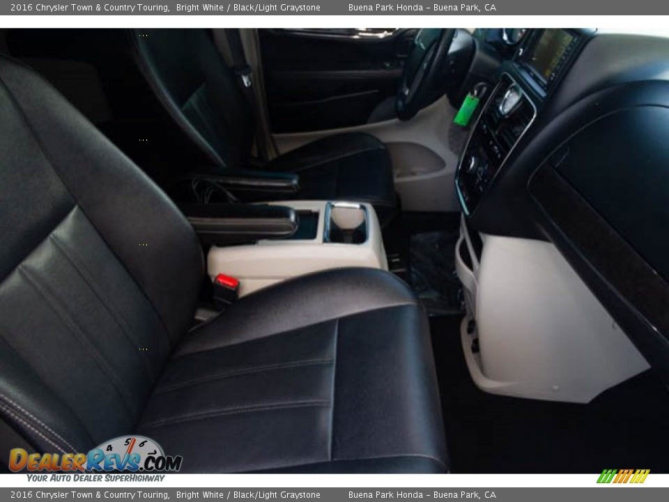 2016 Chrysler Town & Country Touring Bright White / Black/Light Graystone Photo #23