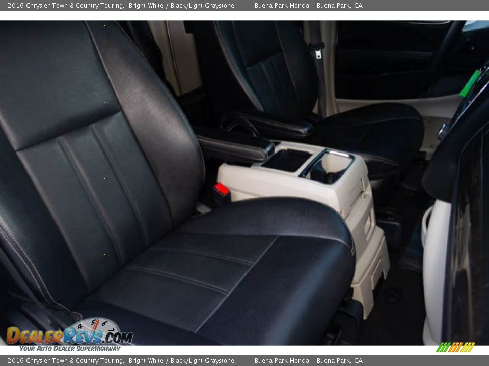 2016 Chrysler Town & Country Touring Bright White / Black/Light Graystone Photo #24