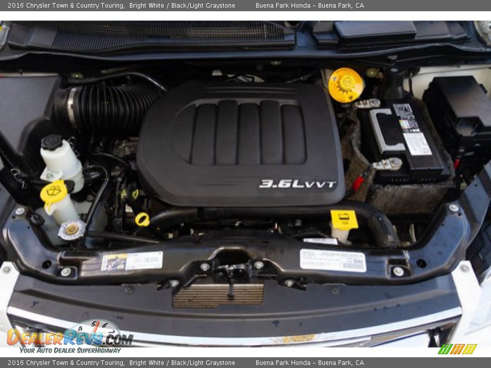 2016 Chrysler Town & Country Touring Bright White / Black/Light Graystone Photo #31