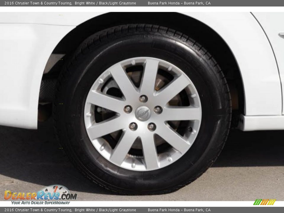 2016 Chrysler Town & Country Touring Bright White / Black/Light Graystone Photo #32