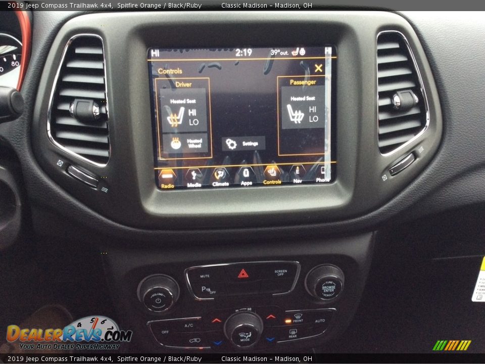 Controls of 2019 Jeep Compass Trailhawk 4x4 Photo #14