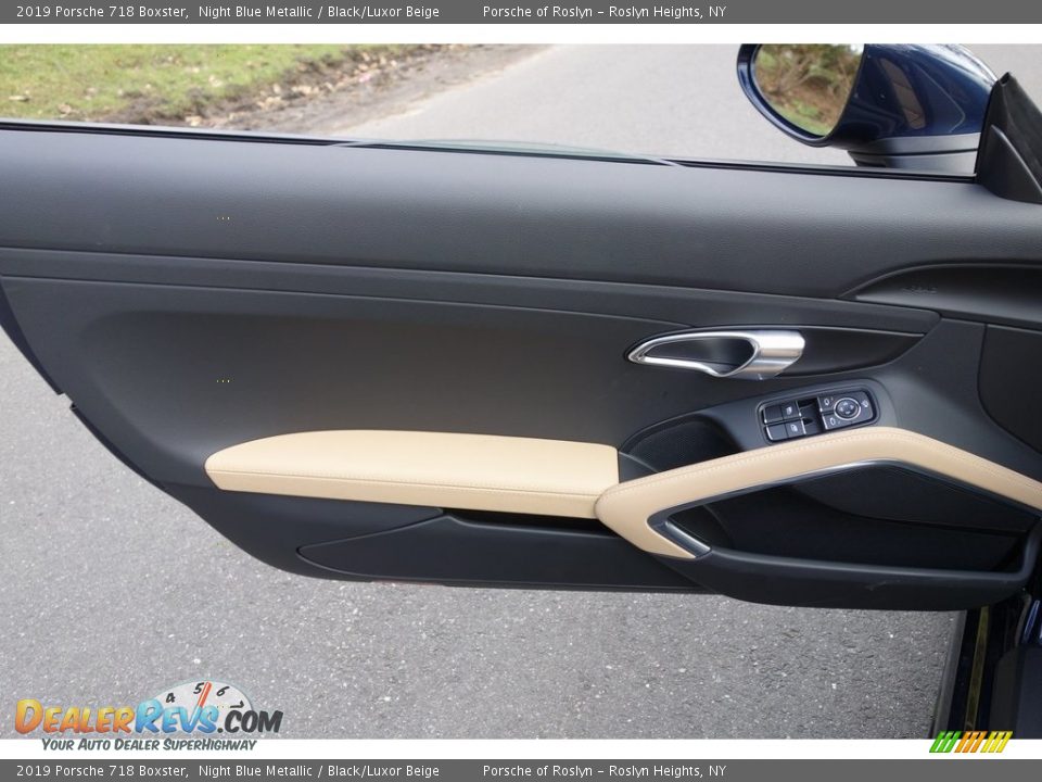 Door Panel of 2019 Porsche 718 Boxster  Photo #12