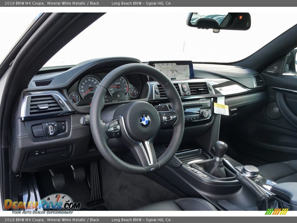 Dashboard of 2019 BMW M4 Coupe Photo #4
