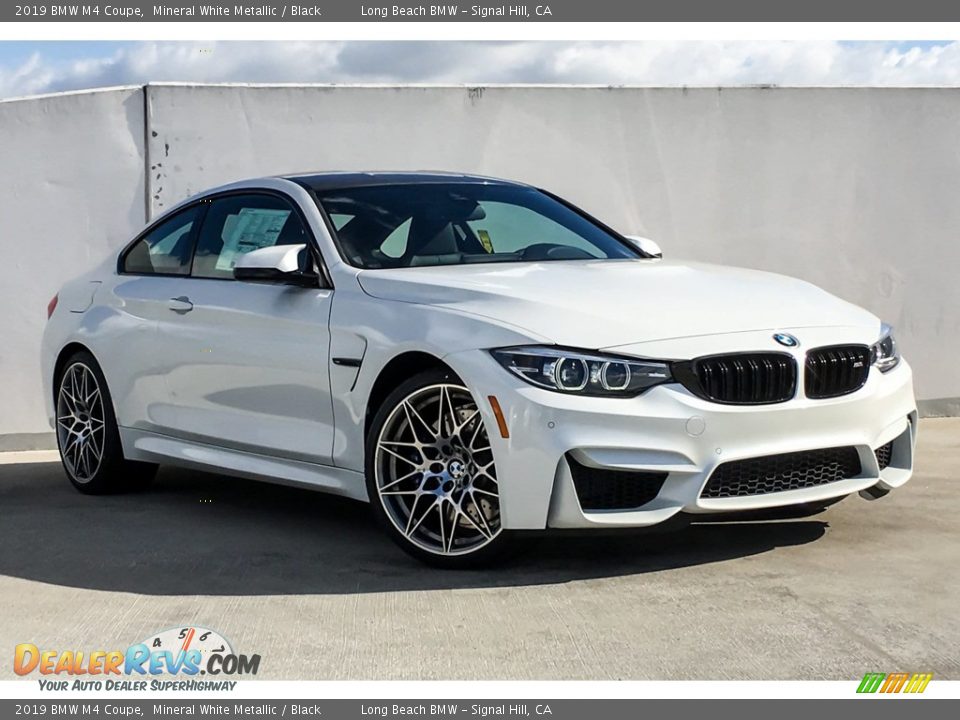 Front 3/4 View of 2019 BMW M4 Coupe Photo #12