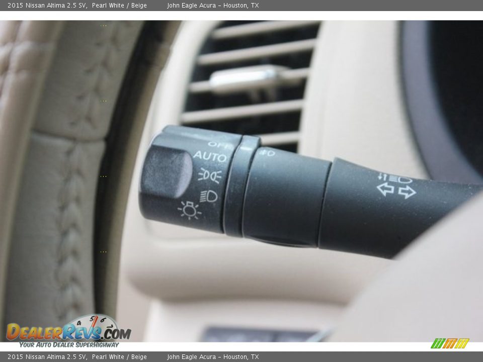 2015 Nissan Altima 2.5 SV Pearl White / Beige Photo #27