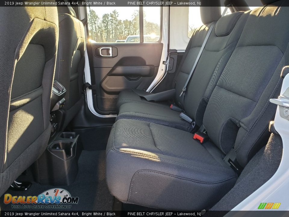 2019 Jeep Wrangler Unlimited Sahara 4x4 Bright White / Black Photo #6
