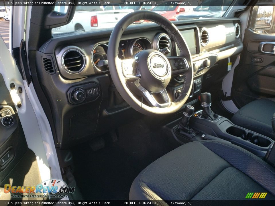 2019 Jeep Wrangler Unlimited Sahara 4x4 Bright White / Black Photo #7