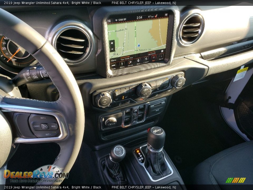 2019 Jeep Wrangler Unlimited Sahara 4x4 Bright White / Black Photo #10