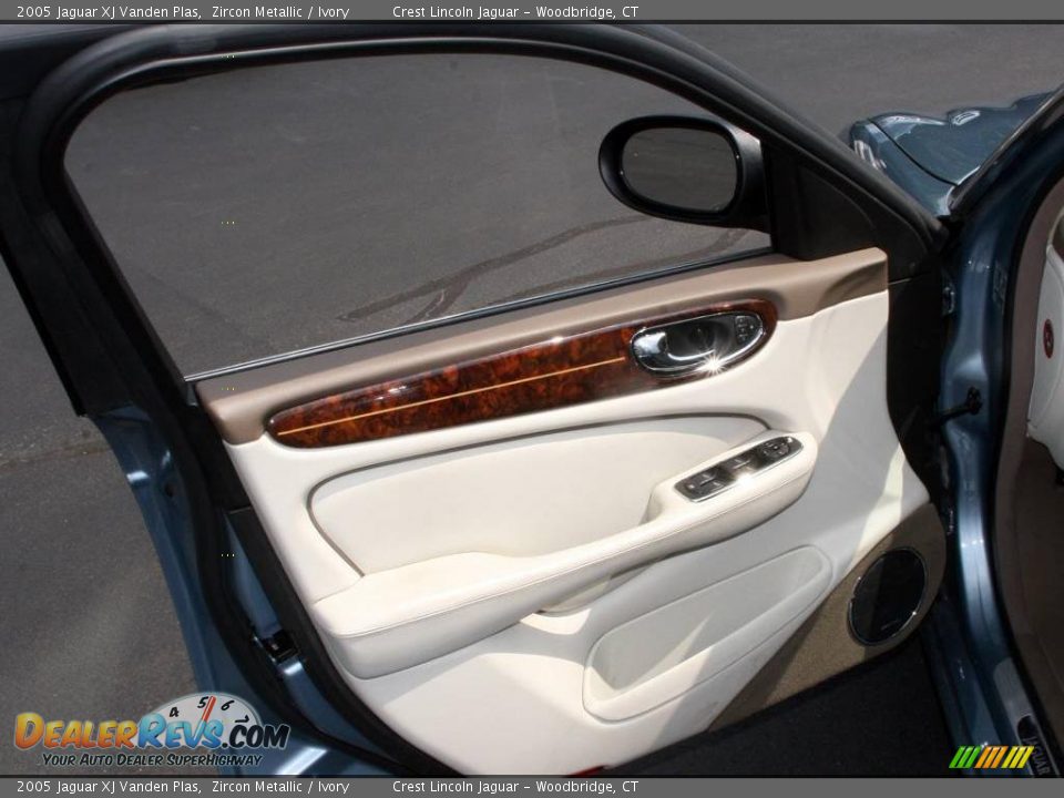 2005 Jaguar XJ Vanden Plas Zircon Metallic / Ivory Photo #11