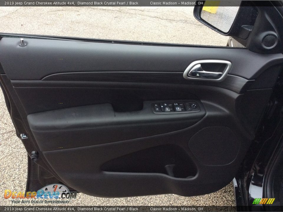 2019 Jeep Grand Cherokee Altitude 4x4 Diamond Black Crystal Pearl / Black Photo #8