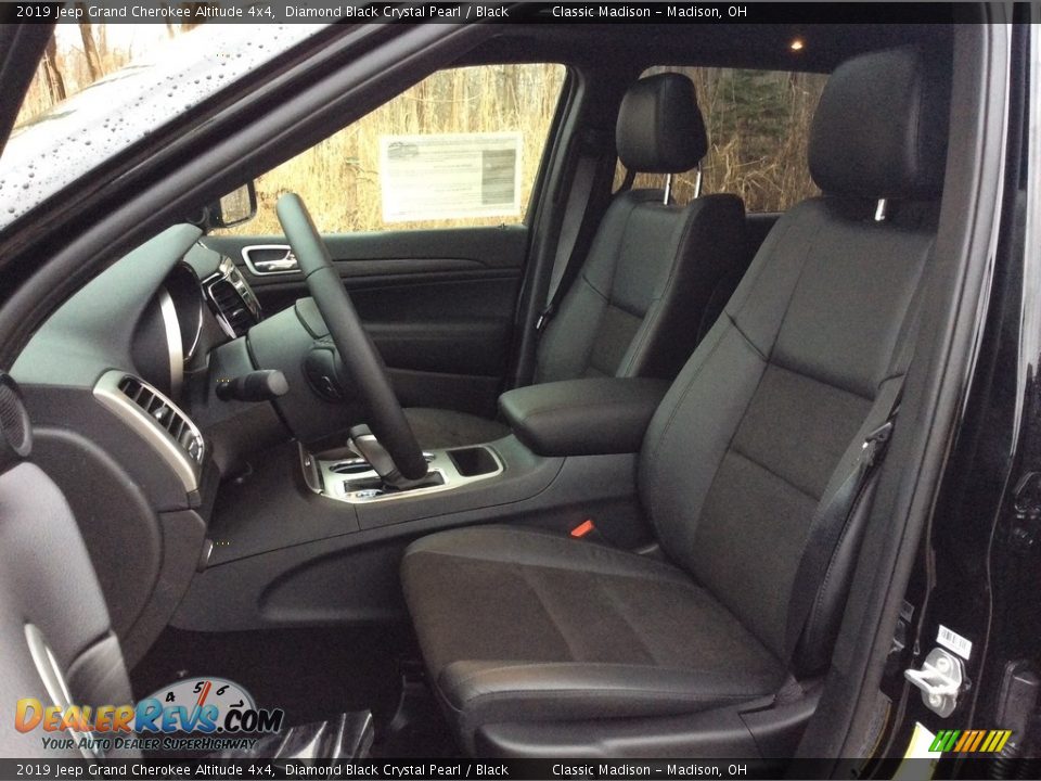 2019 Jeep Grand Cherokee Altitude 4x4 Diamond Black Crystal Pearl / Black Photo #10