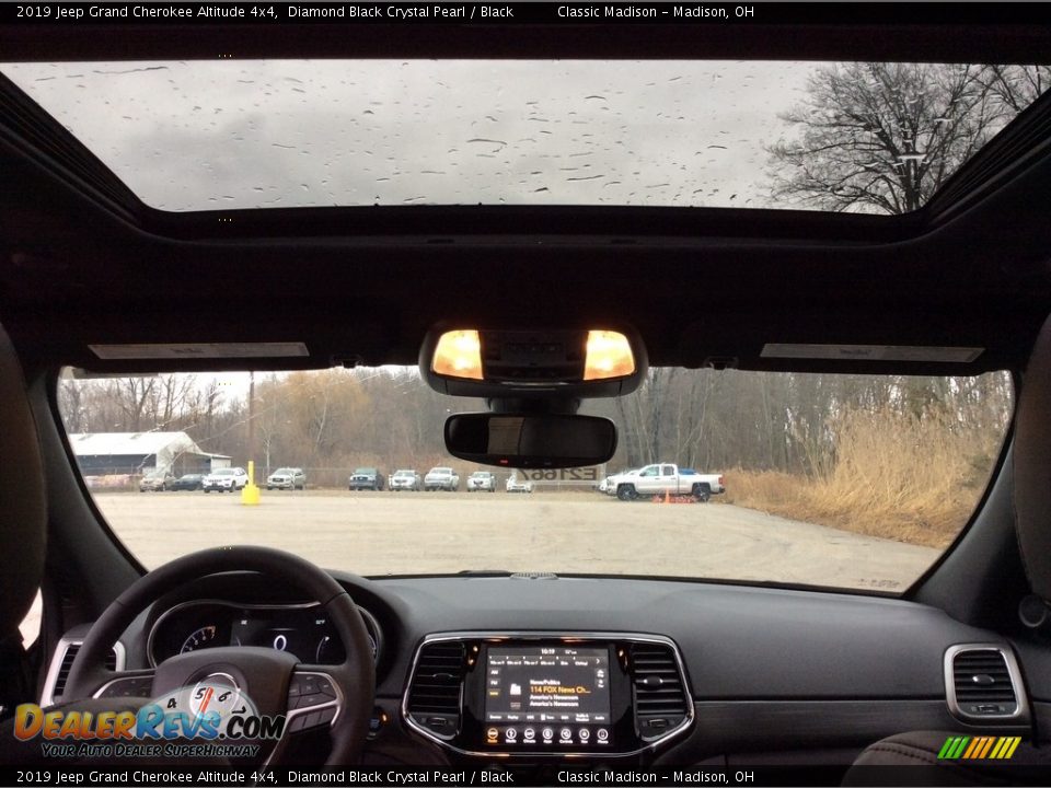 2019 Jeep Grand Cherokee Altitude 4x4 Diamond Black Crystal Pearl / Black Photo #11