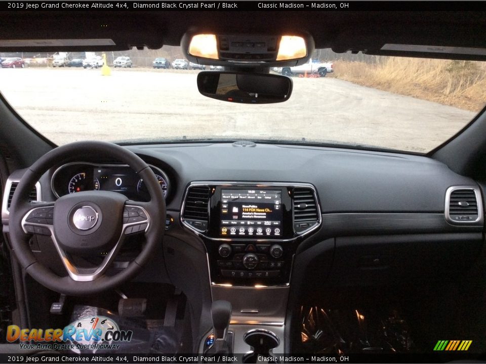 2019 Jeep Grand Cherokee Altitude 4x4 Diamond Black Crystal Pearl / Black Photo #12