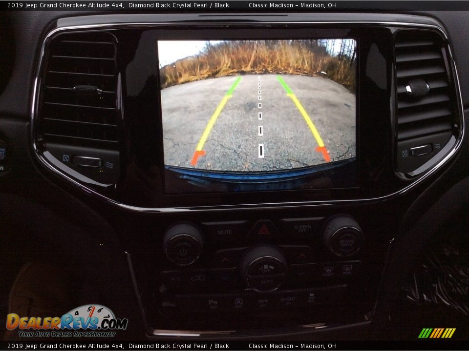 2019 Jeep Grand Cherokee Altitude 4x4 Diamond Black Crystal Pearl / Black Photo #17