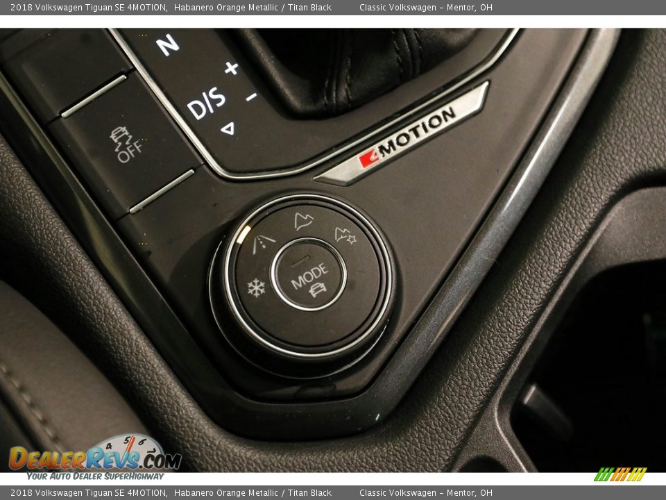 Controls of 2018 Volkswagen Tiguan SE 4MOTION Photo #16