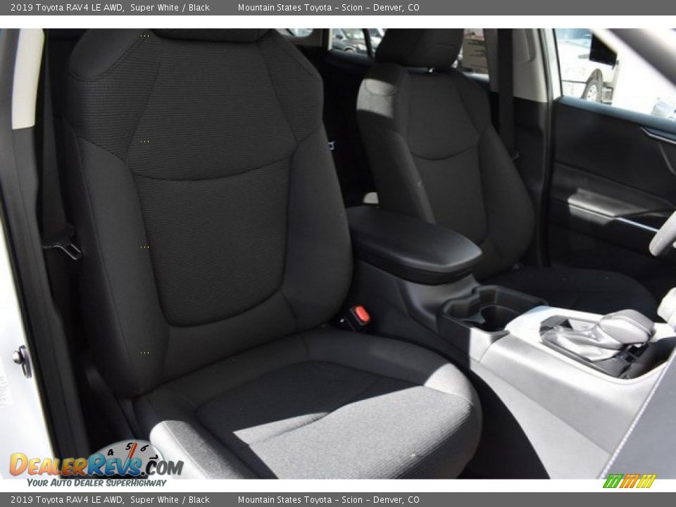 2019 Toyota RAV4 LE AWD Super White / Black Photo #12