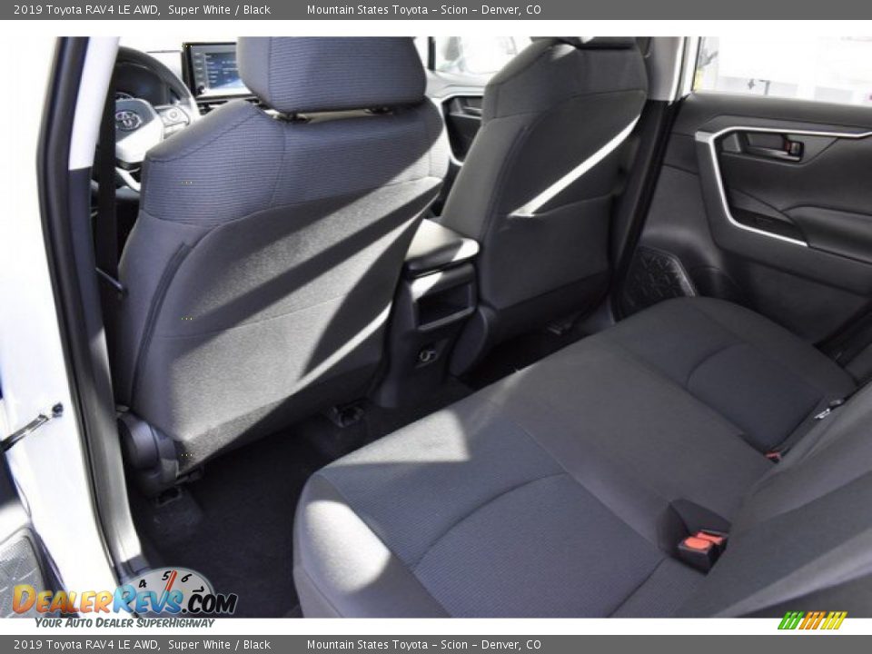2019 Toyota RAV4 LE AWD Super White / Black Photo #13