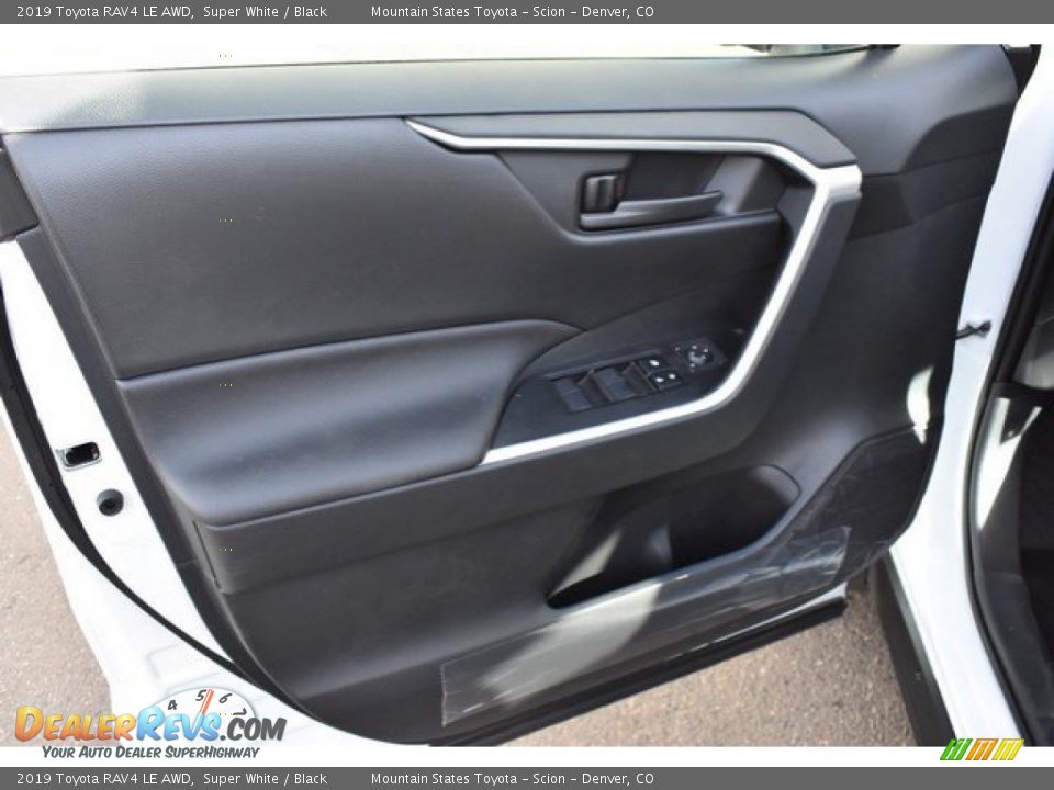 2019 Toyota RAV4 LE AWD Super White / Black Photo #19