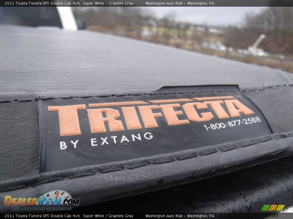 2011 Toyota Tundra SR5 Double Cab 4x4 Super White / Graphite Gray Photo #14