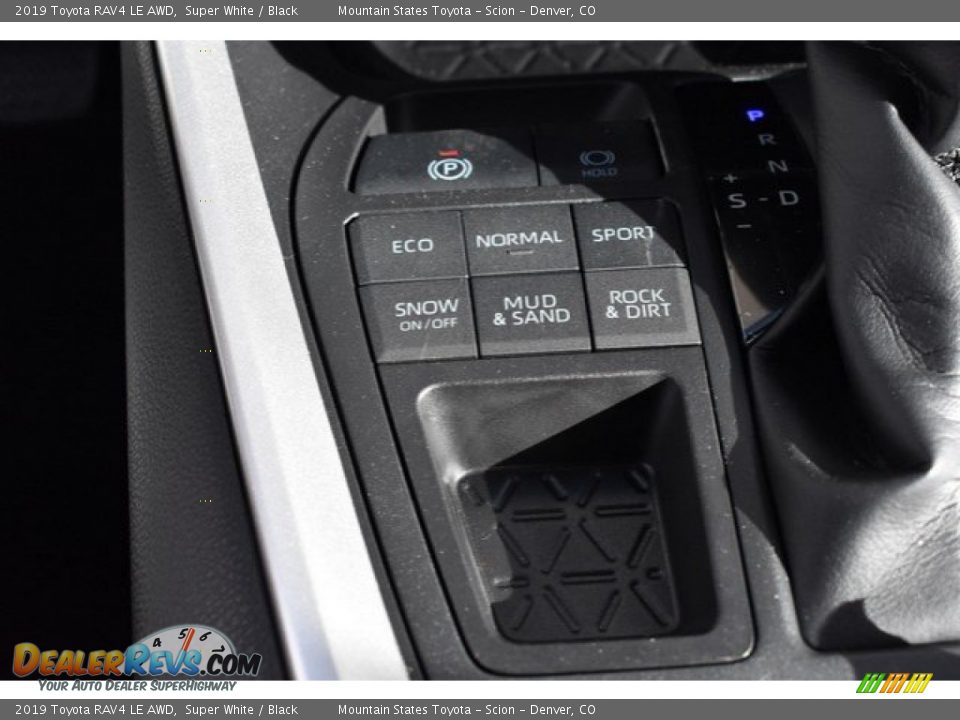 2019 Toyota RAV4 LE AWD Super White / Black Photo #29