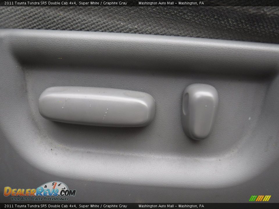 2011 Toyota Tundra SR5 Double Cab 4x4 Super White / Graphite Gray Photo #18
