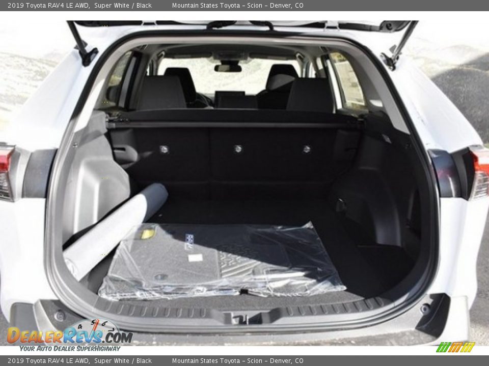 2019 Toyota RAV4 LE AWD Super White / Black Photo #30